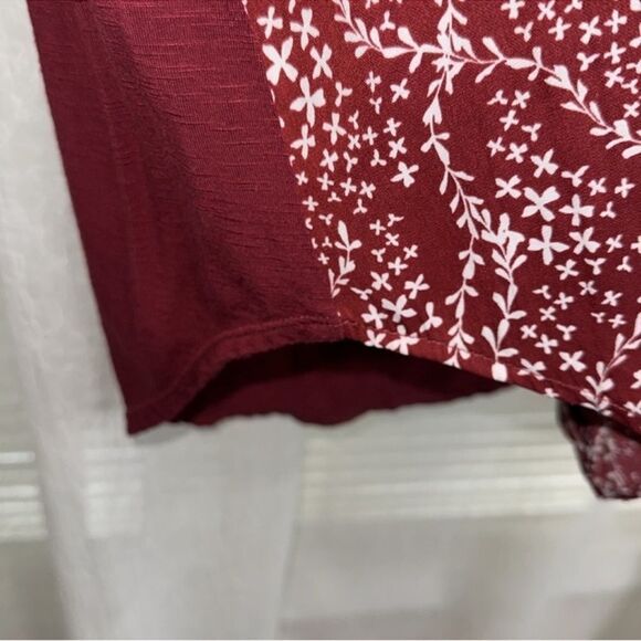 dolan x Anthro L Burgundy White Three Button Front Ditsy Floral Sleeveless Top - Picture 9 of 12